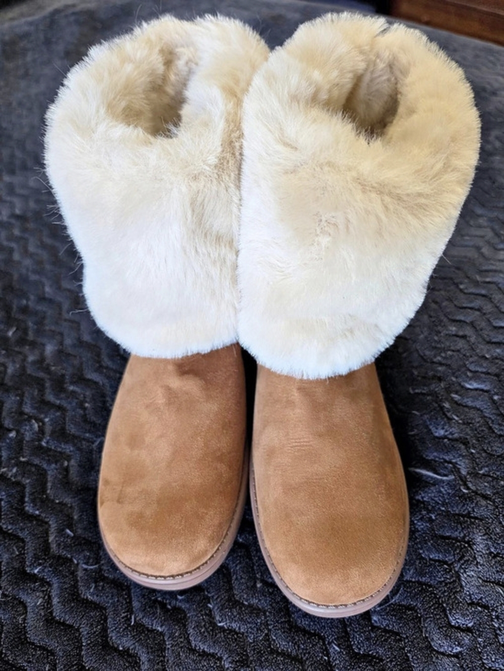 GBG Los Angeles Faux-Fur Lined Winter Boots US 9 New